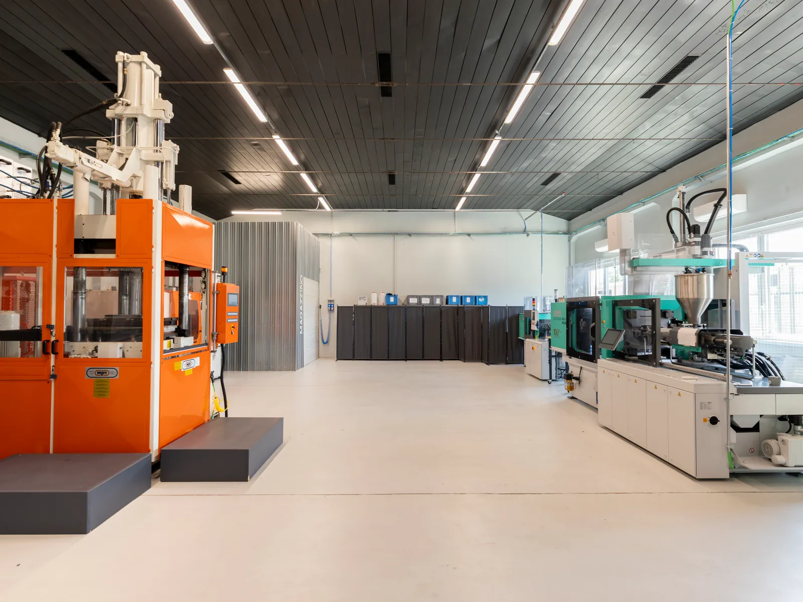 Laboratorio Training Factory con presse a iniezione
