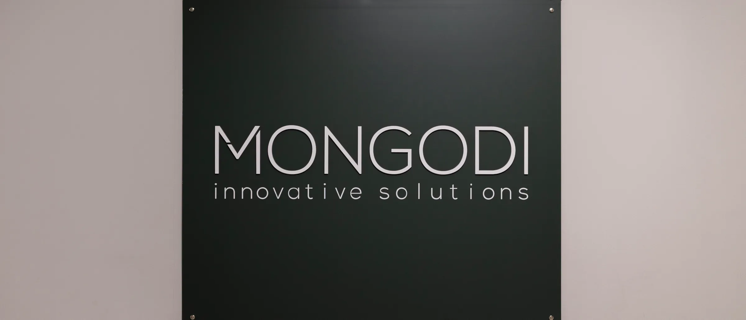 Targa Mongodi nella sede di Sarnico